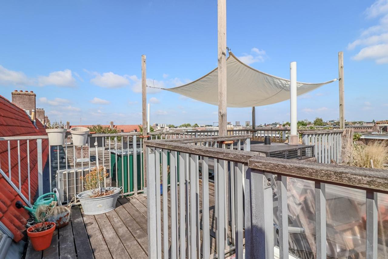 Split-level Apartment with Roof Terrace East - Image 25