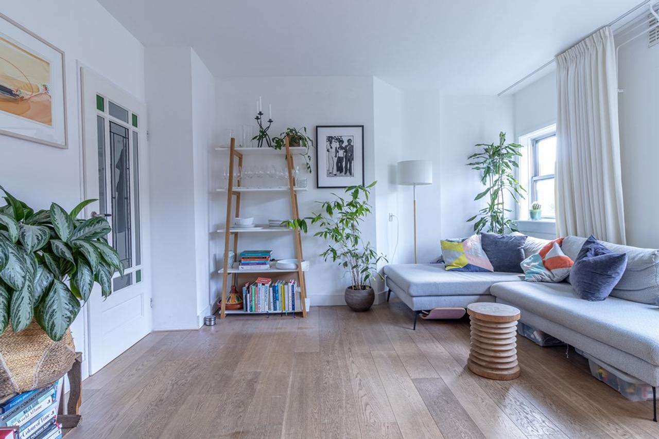Split-level Apartment with Roof Terrace East - Image 26