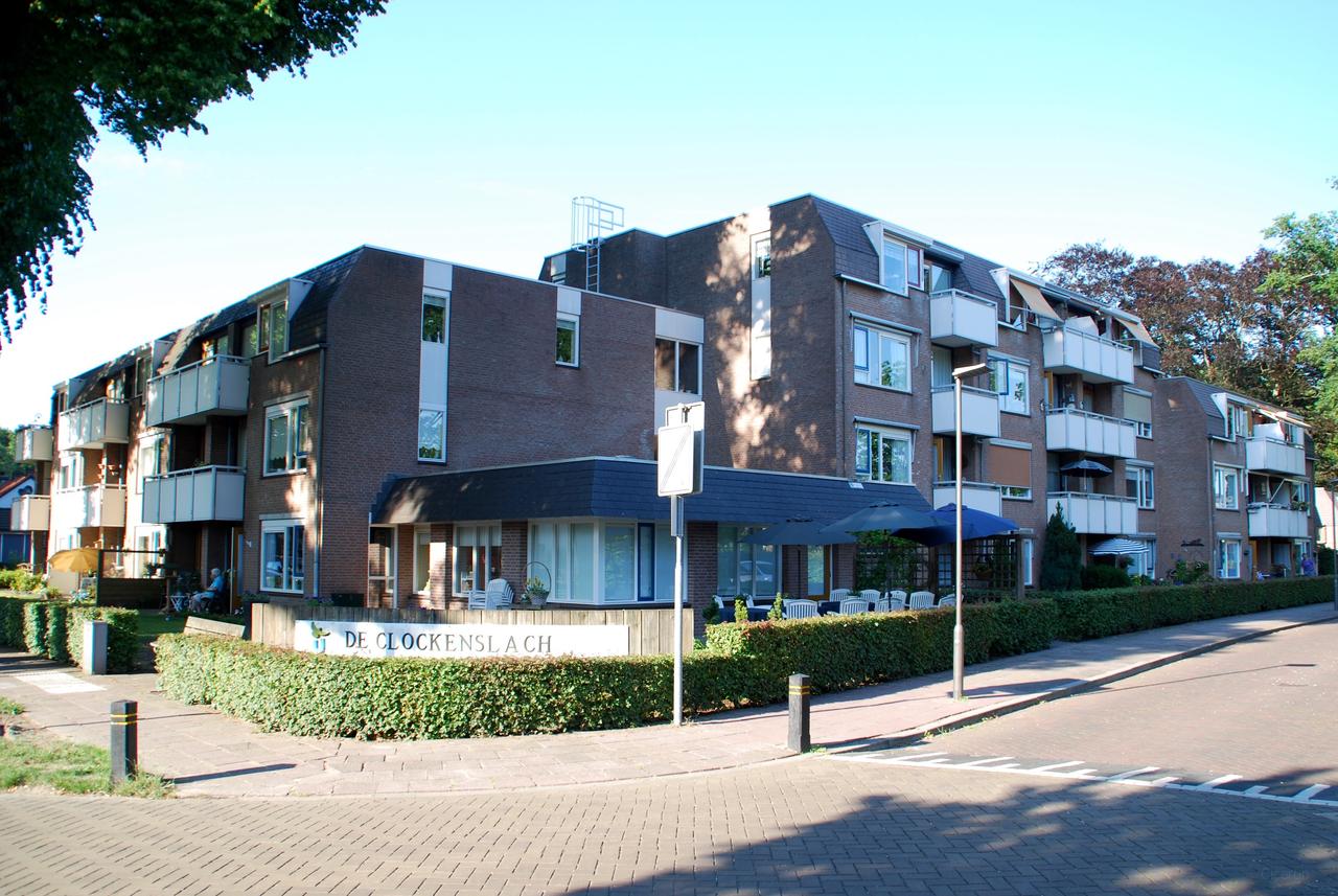 Senior apartment with balcony and lift - Image 5