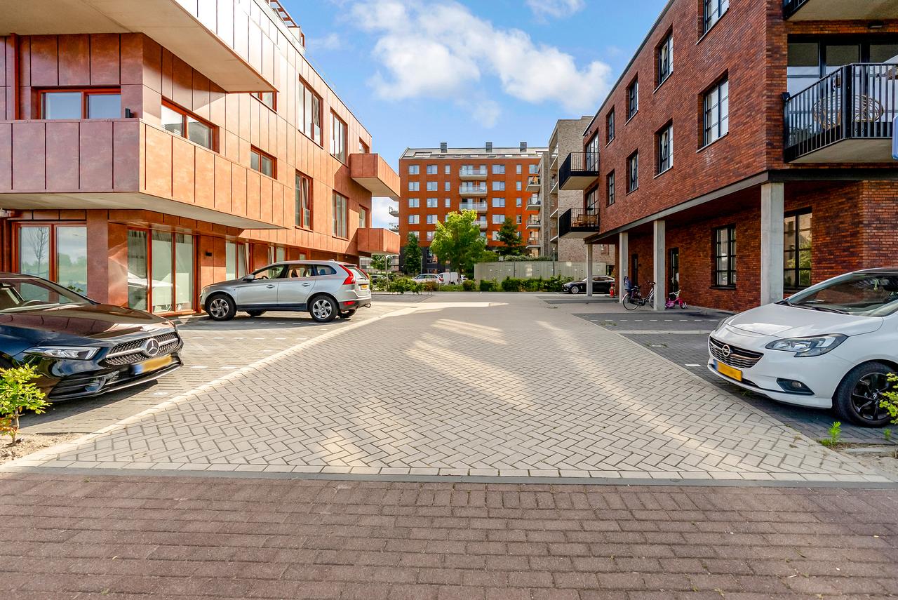 2-Bedroom Apartment with Roof Terrace in Almere Poort - Image 4