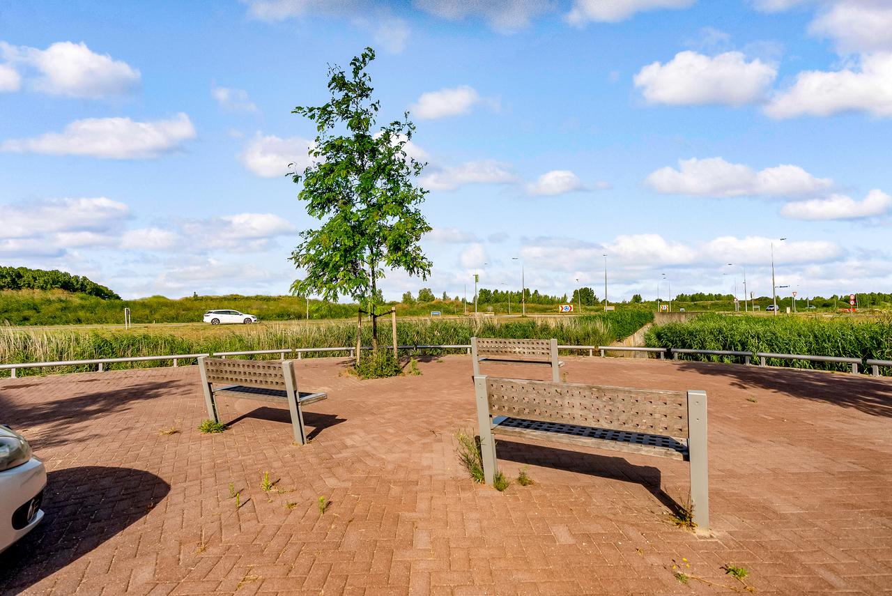 2-Bedroom Apartment with Roof Terrace in Almere Poort - Image 9