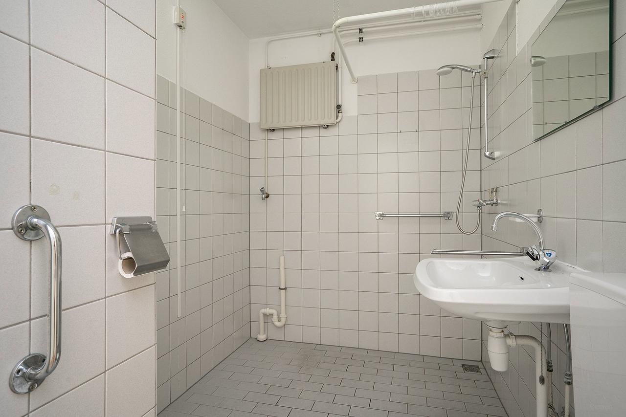 One-bedroom apartment with elevator in Rijswijk - Image 8
