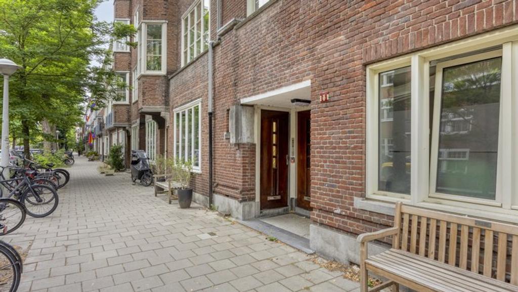 Bright 2-bedroom apartment with terrace in South - Image 1