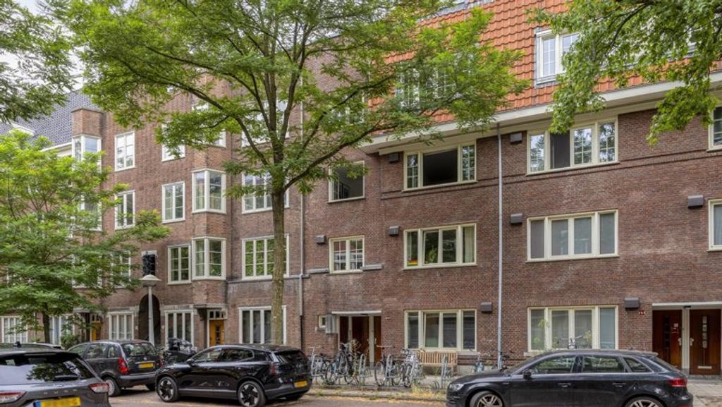 Bright 2-bedroom apartment with terrace in South - Image 2