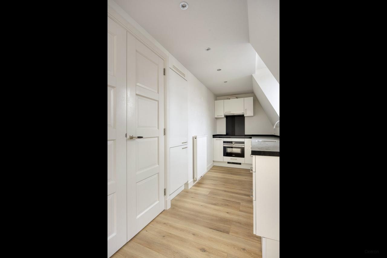 Bright 2-bedroom apartment with terrace in South - Image 7