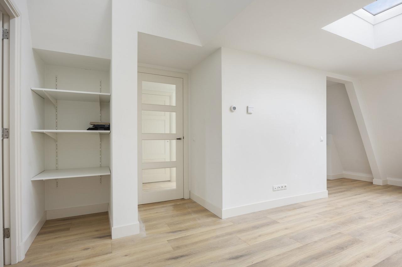 Bright 2-bedroom apartment with terrace in South - Image 8