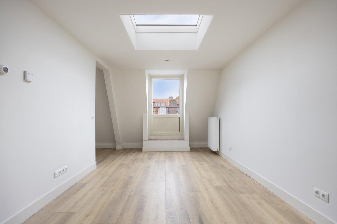 Bright 2-bedroom apartment with terrace in South - Image 9