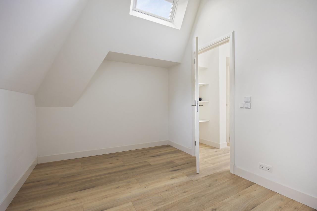 Bright 2-bedroom apartment with terrace in South - Image 15