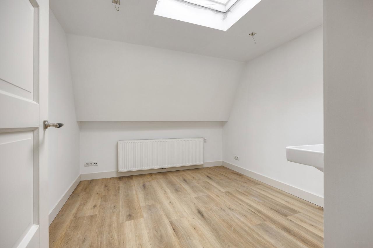 Bright 2-bedroom apartment with terrace in South - Image 16