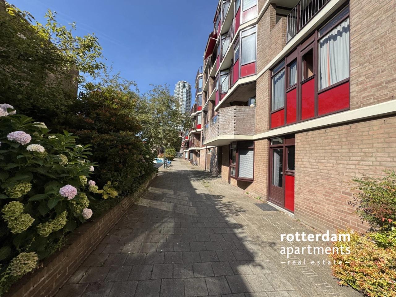 Gemeubileerd 3-kamerappartement met balkon - Afbeelding 1
