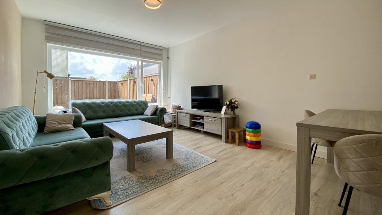 Furnished Family Home with Garden - Image 1
