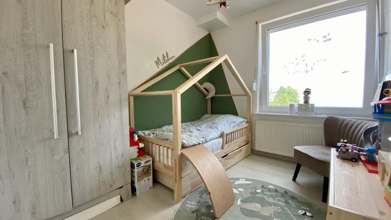 Furnished Family Home with Garden - Image 11