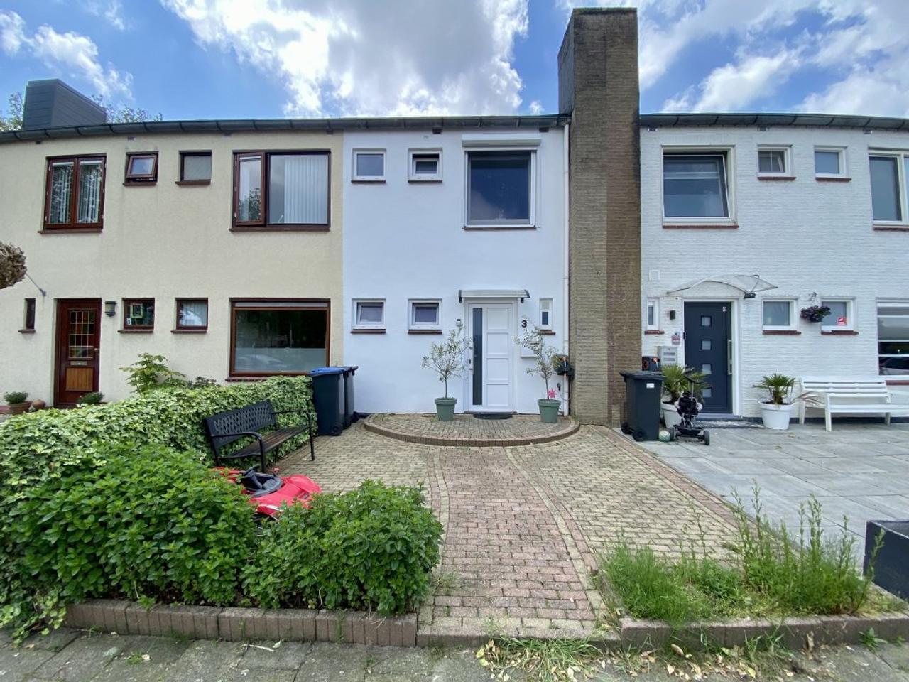 Furnished Family Home with Garden - Image 21