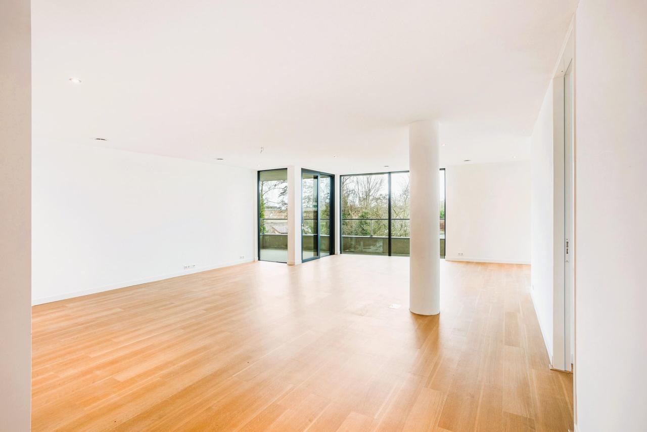 185 m² Apartment with Terrace and Unobstructed Views - Image 3