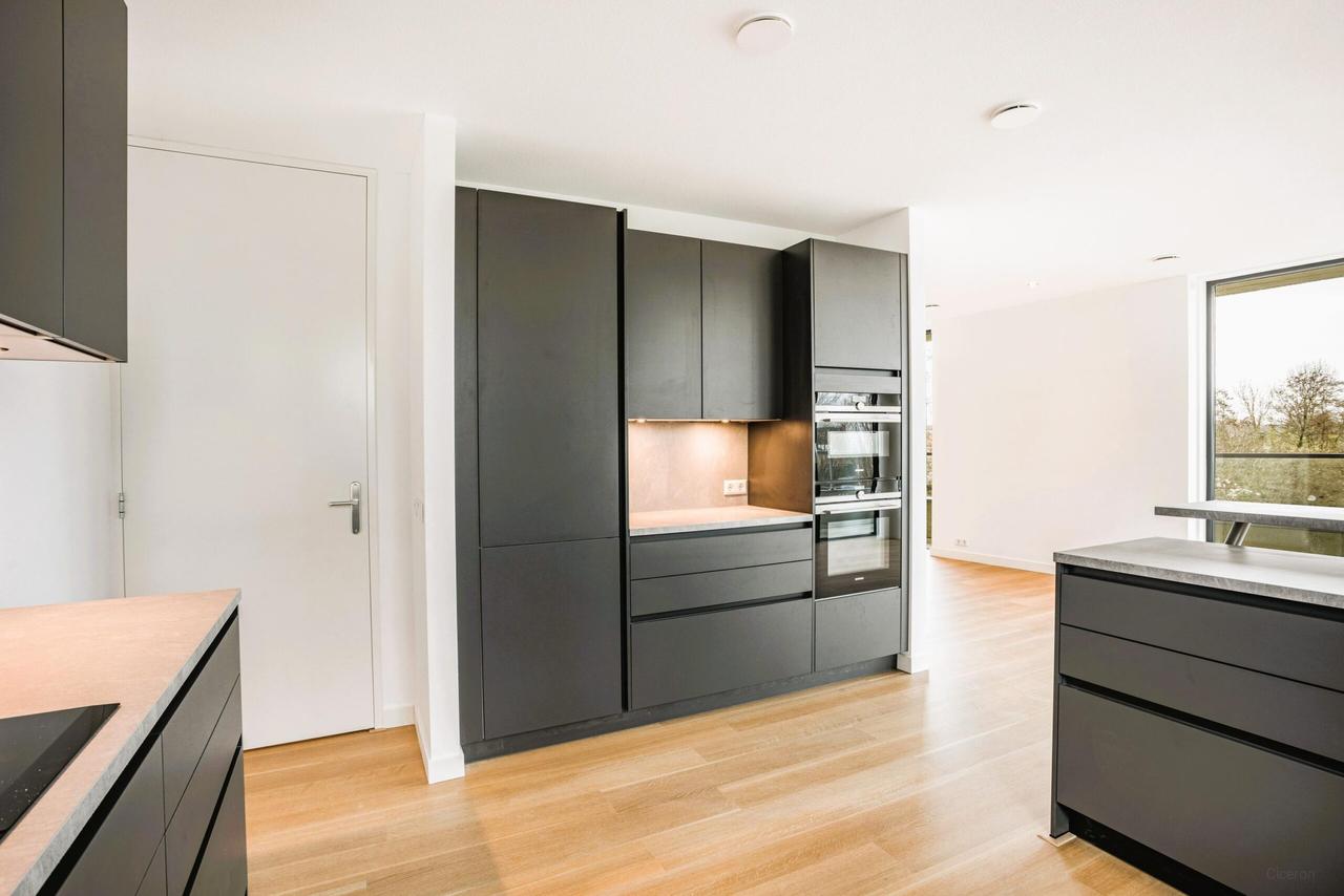 185 m² Apartment with Terrace and Unobstructed Views - Image 5