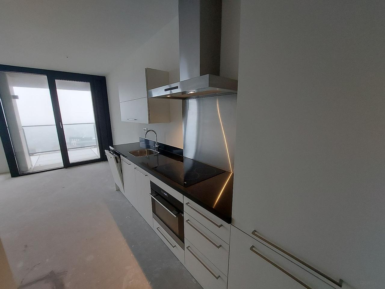 2-kamerappartement met balkon op de 14e - Afbeelding 2