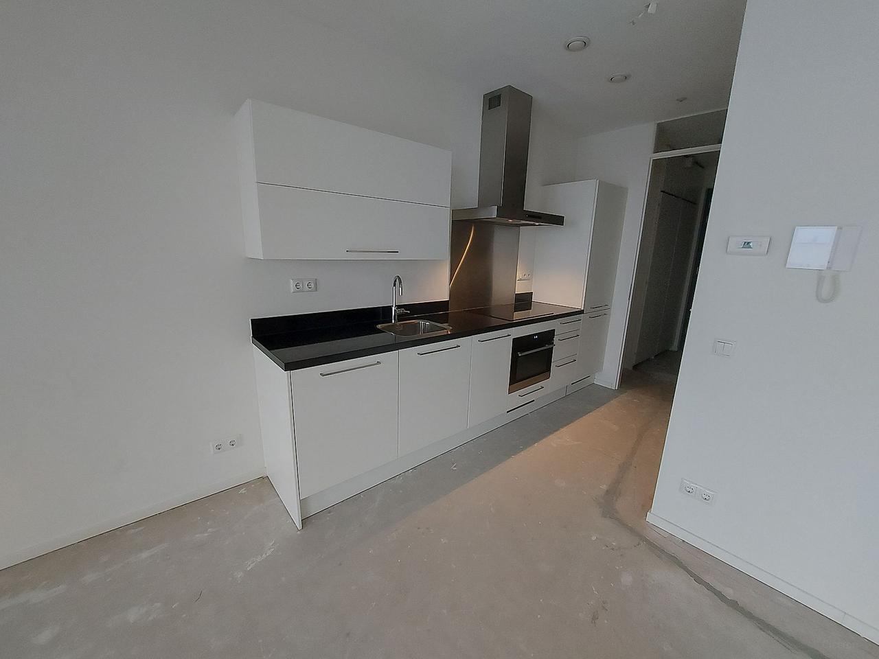 2-kamerappartement met balkon op de 14e - Afbeelding 4
