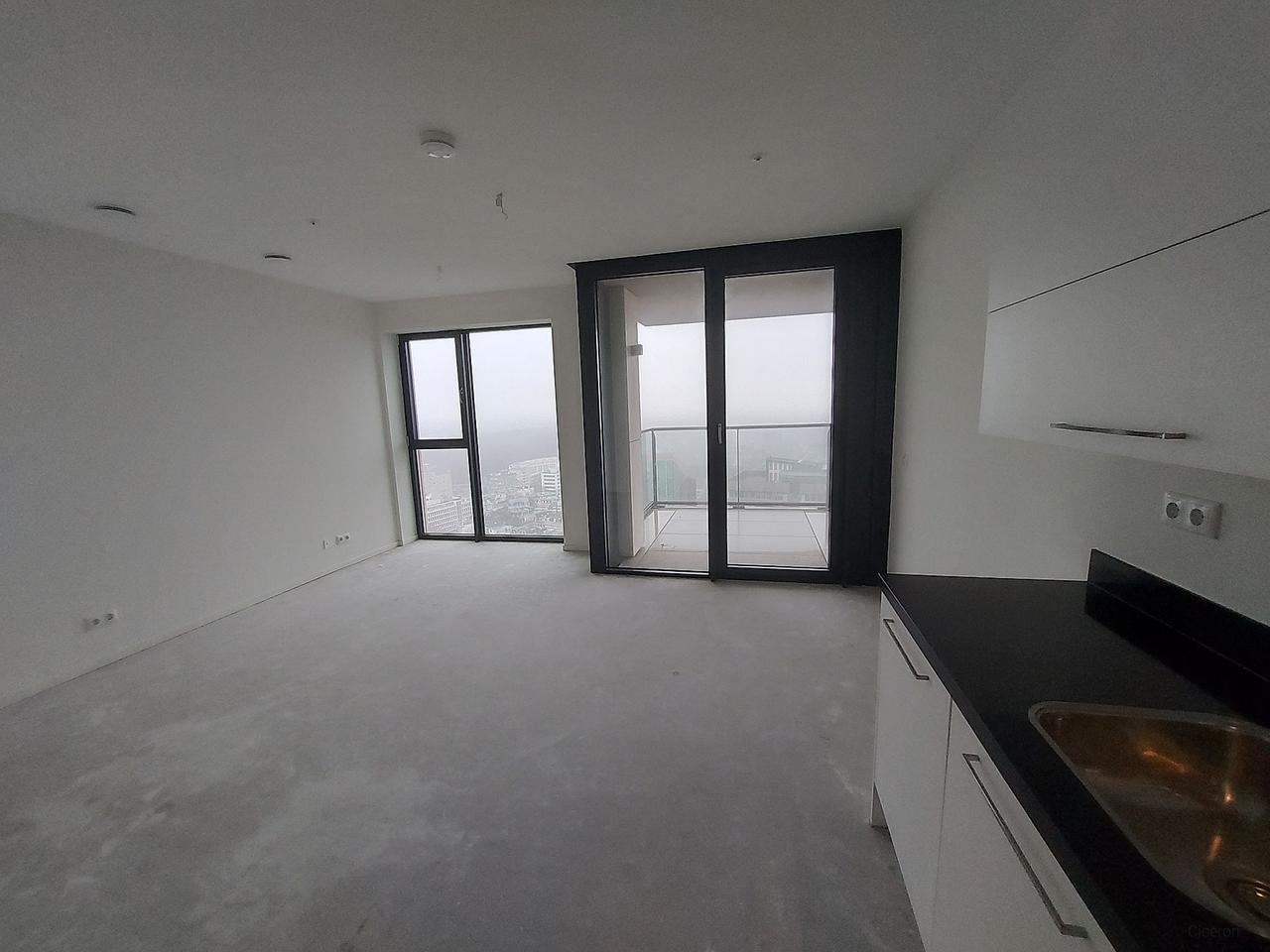 2-kamerappartement met balkon op de 14e - Afbeelding 5