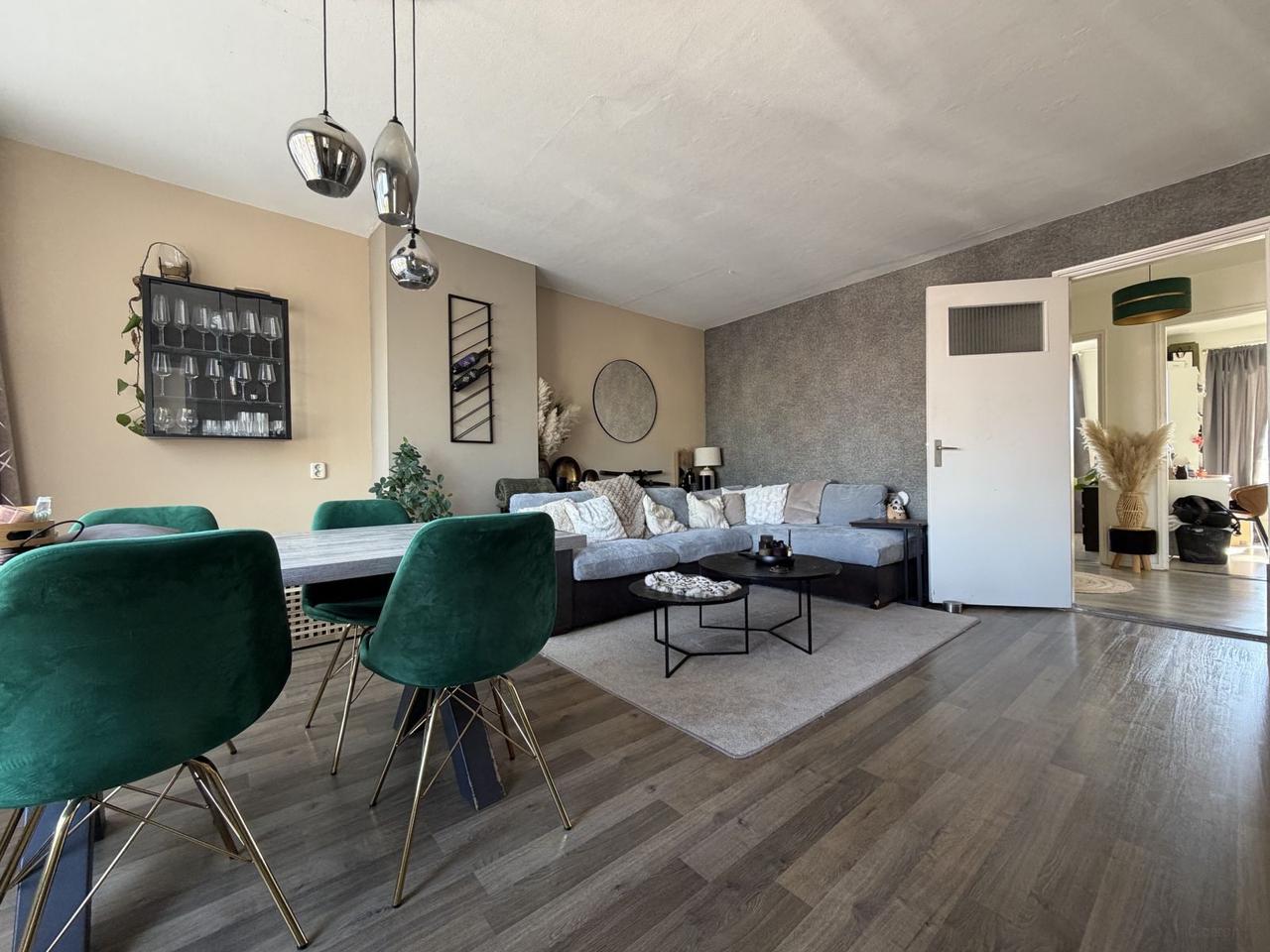 4-room apartment with sunny balcony - Image 2