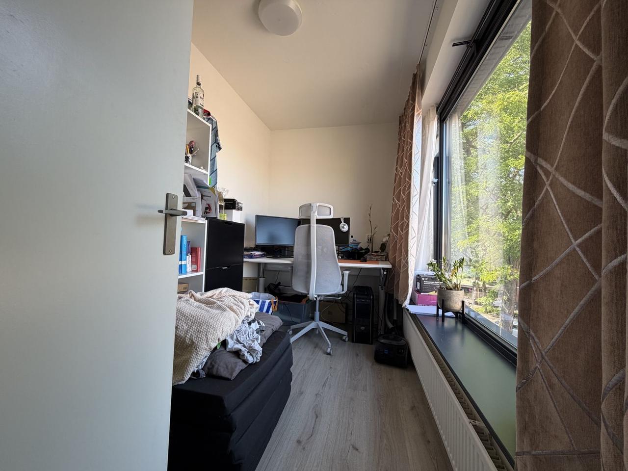 4-room apartment with sunny balcony - Image 7