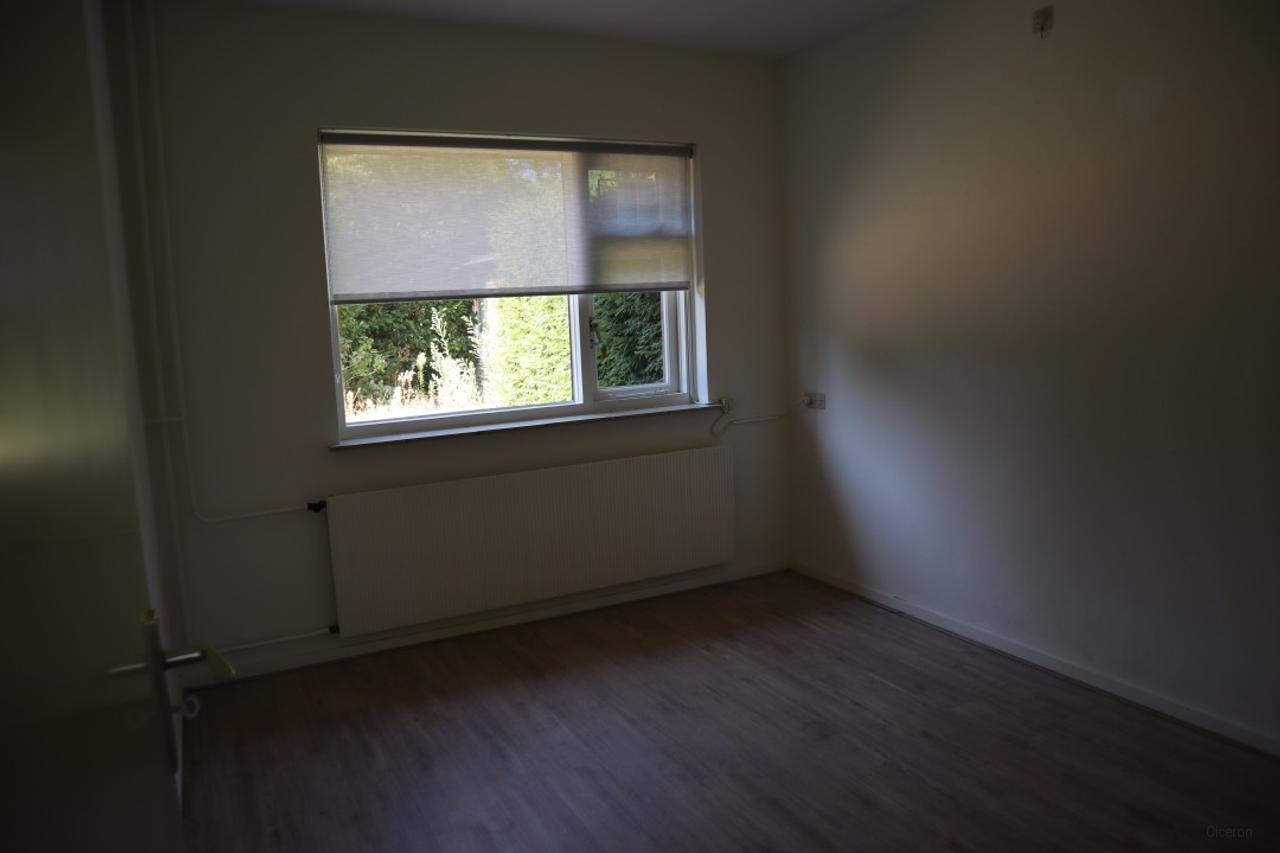 Detached House with Garden in Quiet Heeze - Image 2