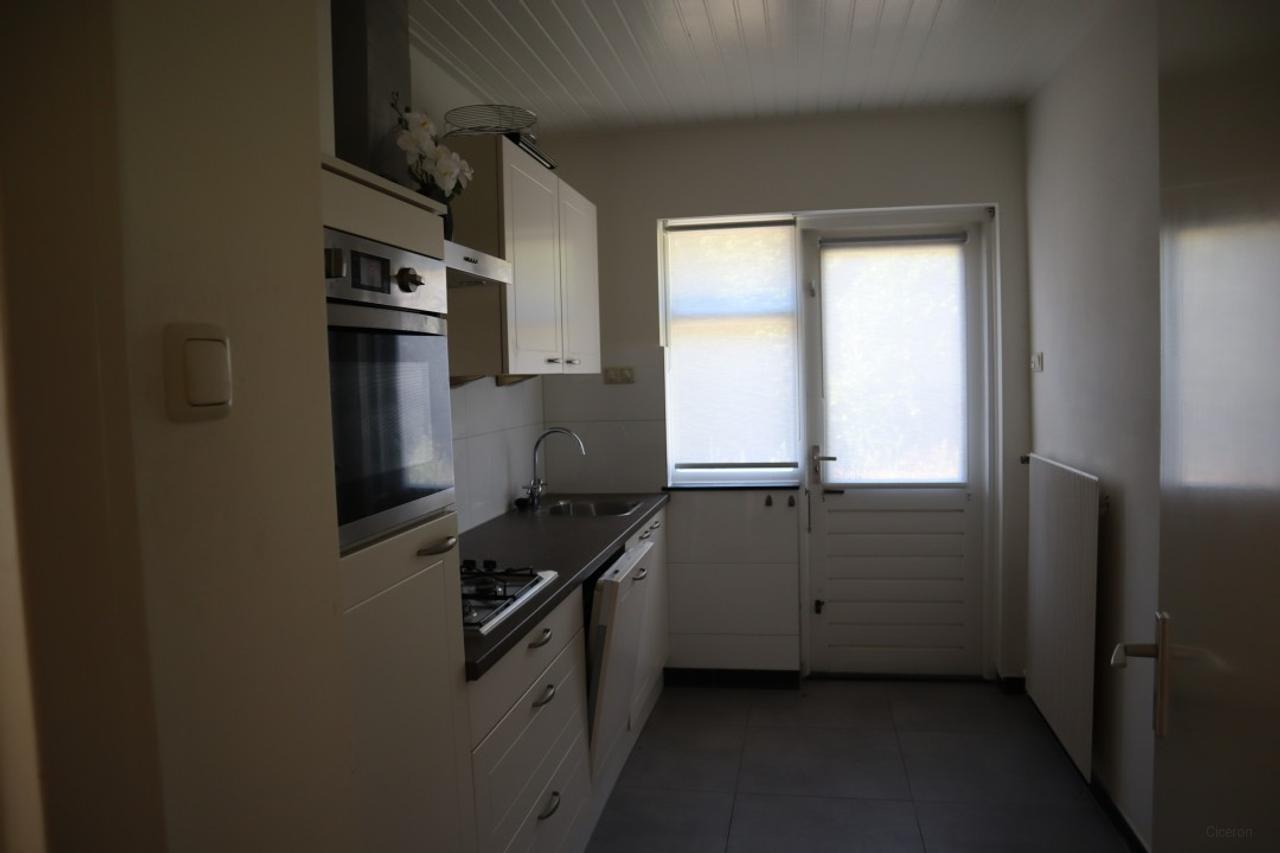 Detached House with Garden in Quiet Heeze - Image 3