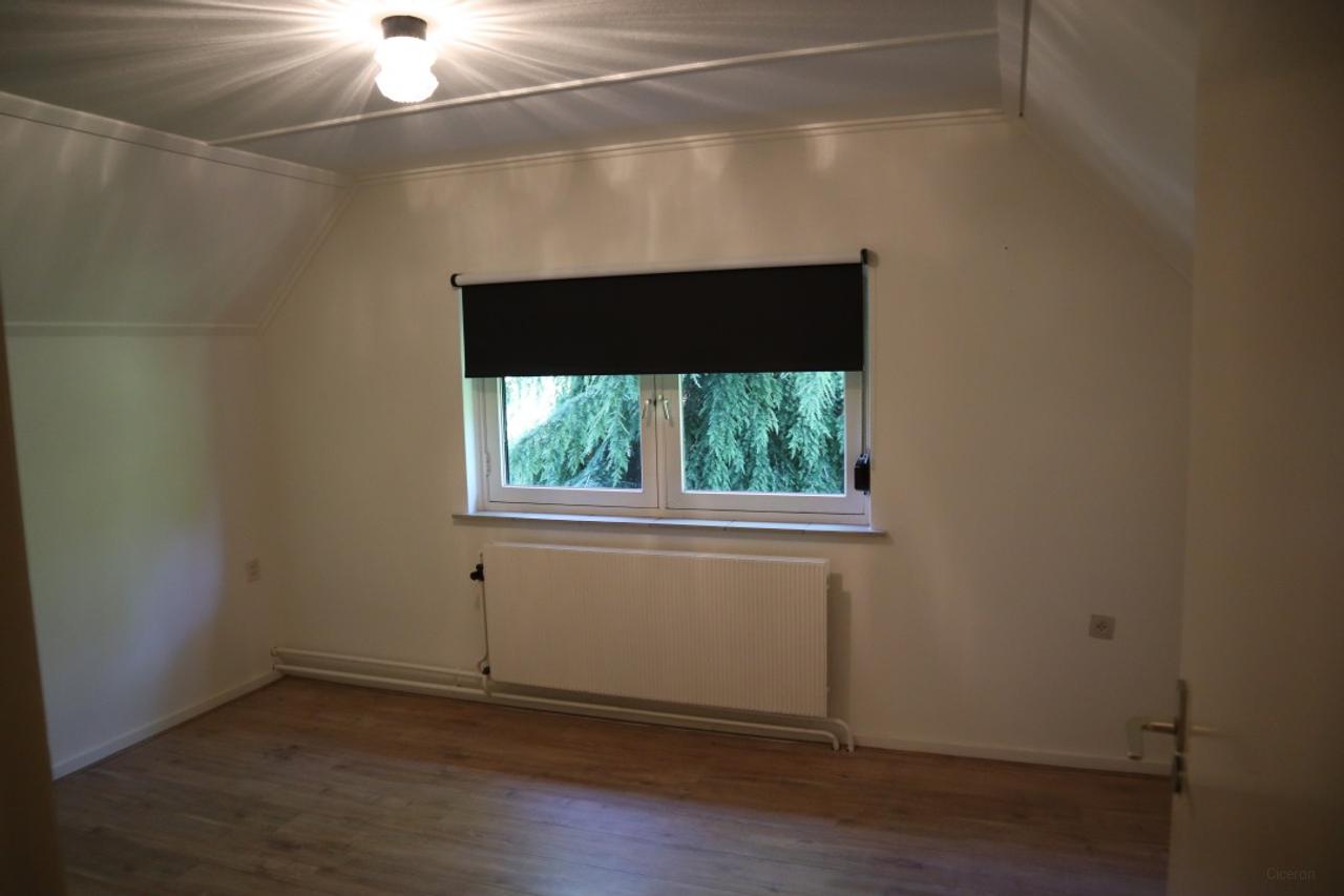 Detached House with Garden in Quiet Heeze - Image 7
