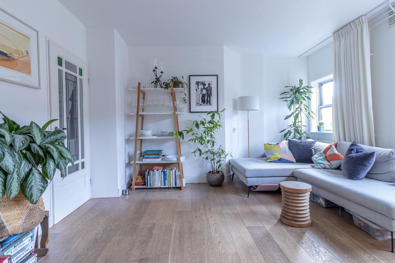 Split-level apartment with roof terrace - Image 1