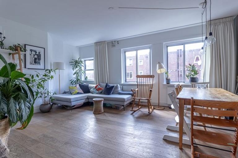 Split-level apartment with roof terrace - Image 2