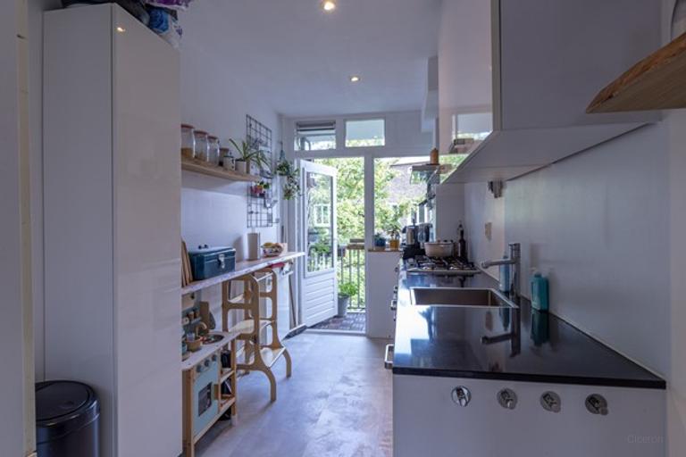 Split-level apartment with roof terrace - Image 5