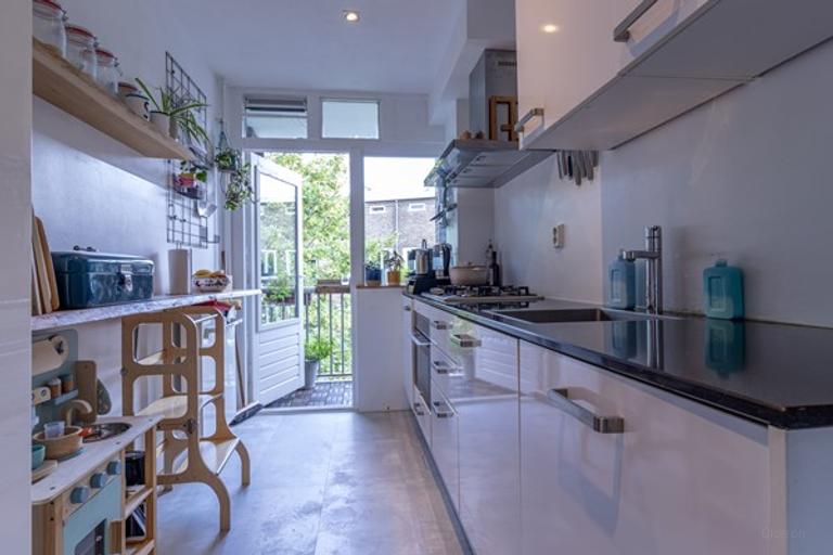 Split-level apartment with roof terrace - Image 6