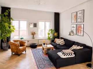 Gemeubileerd 2-slaapkamerappartement met dakterras