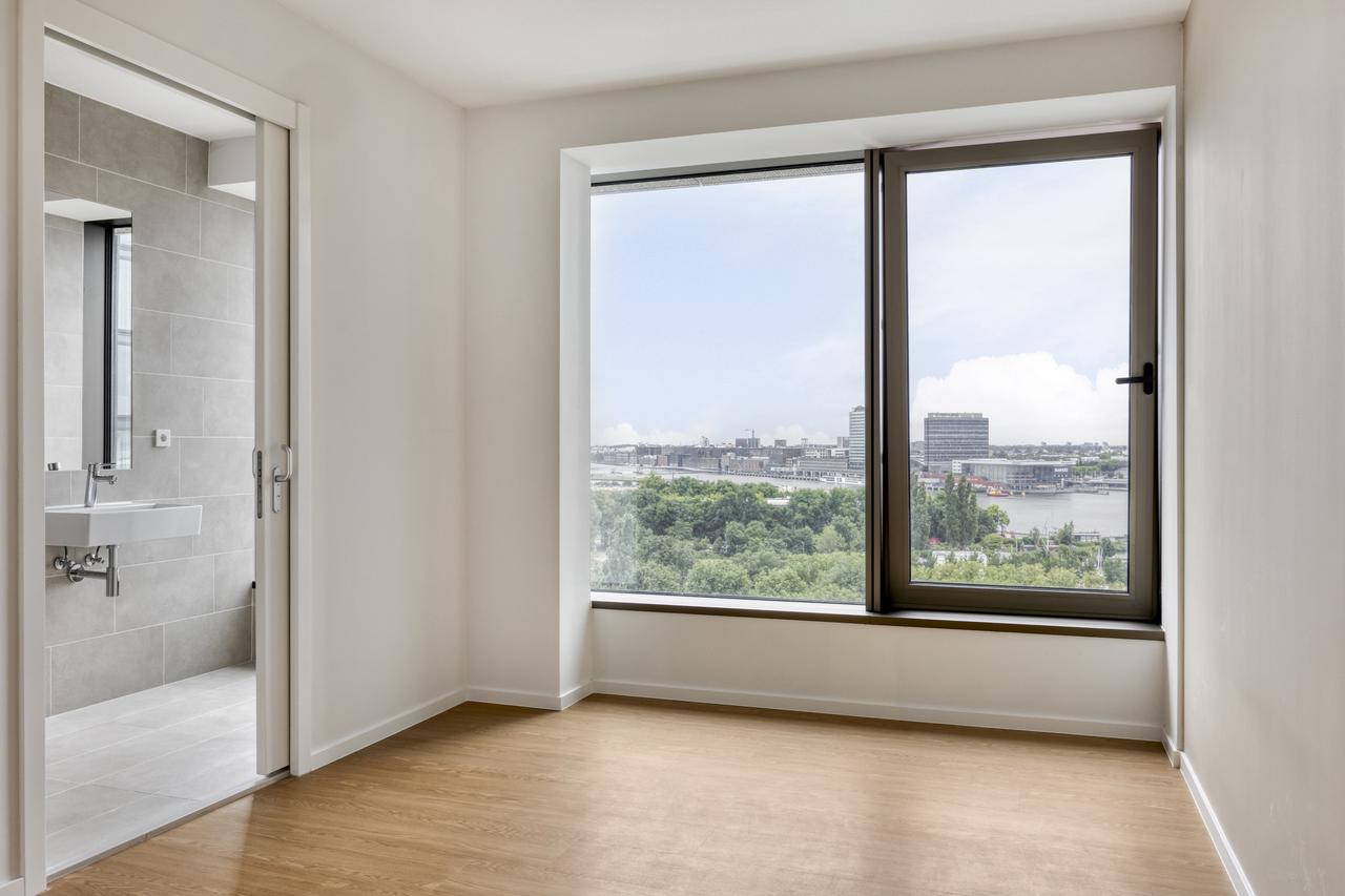 22e verdieping met groot balkon aan het IJ - Afbeelding 3