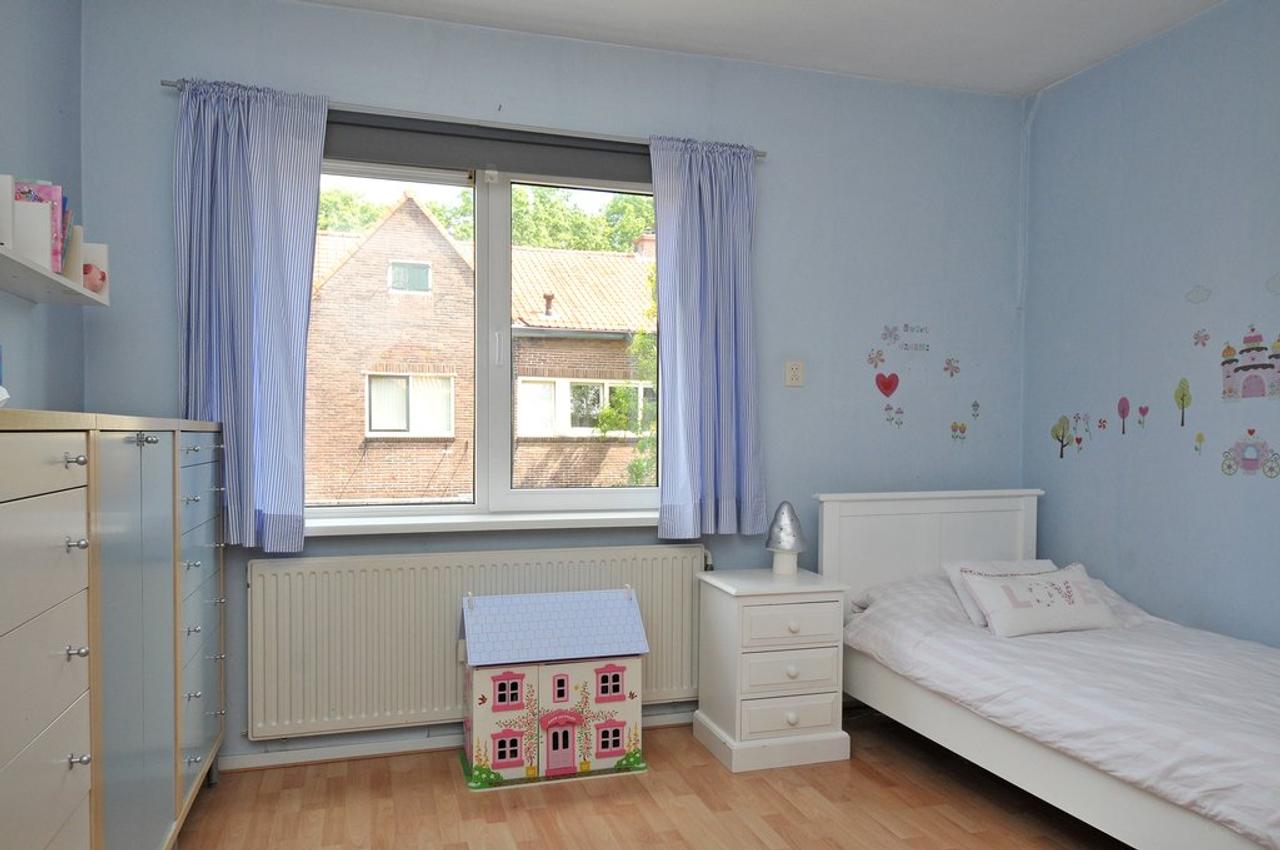 Uitgebouwde tussenwoning met woonkeuken - Afbeelding 8