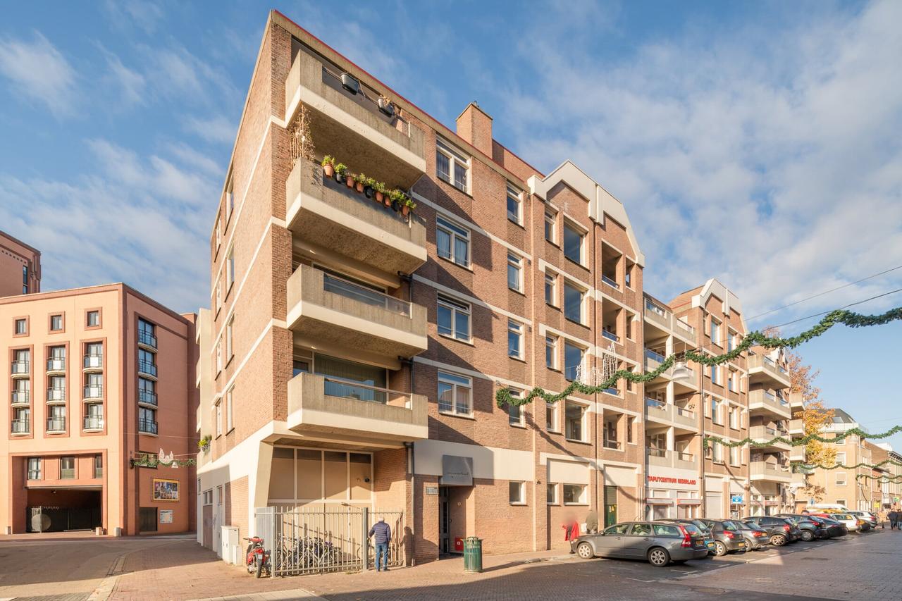 Centraal 3-kamerappartement met balkon - Afbeelding 1