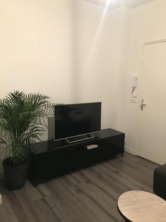 Compact 1-Bedroom Apartment with Internet - Image 4