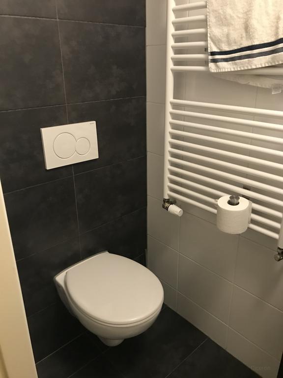 Compact 1-Bedroom Apartment with Internet - Image 7