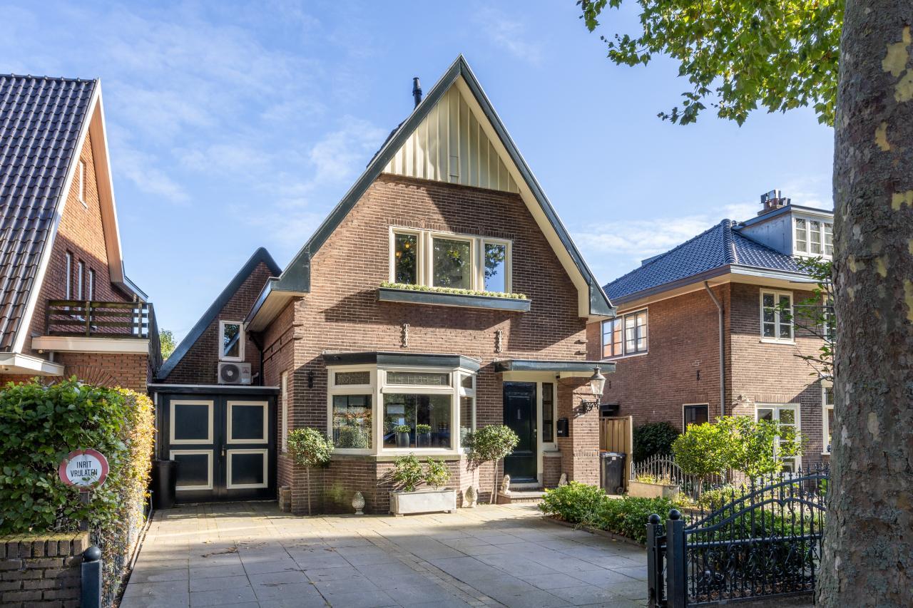 Vrijstaande villa met tuin in Beverwijk - Afbeelding 1