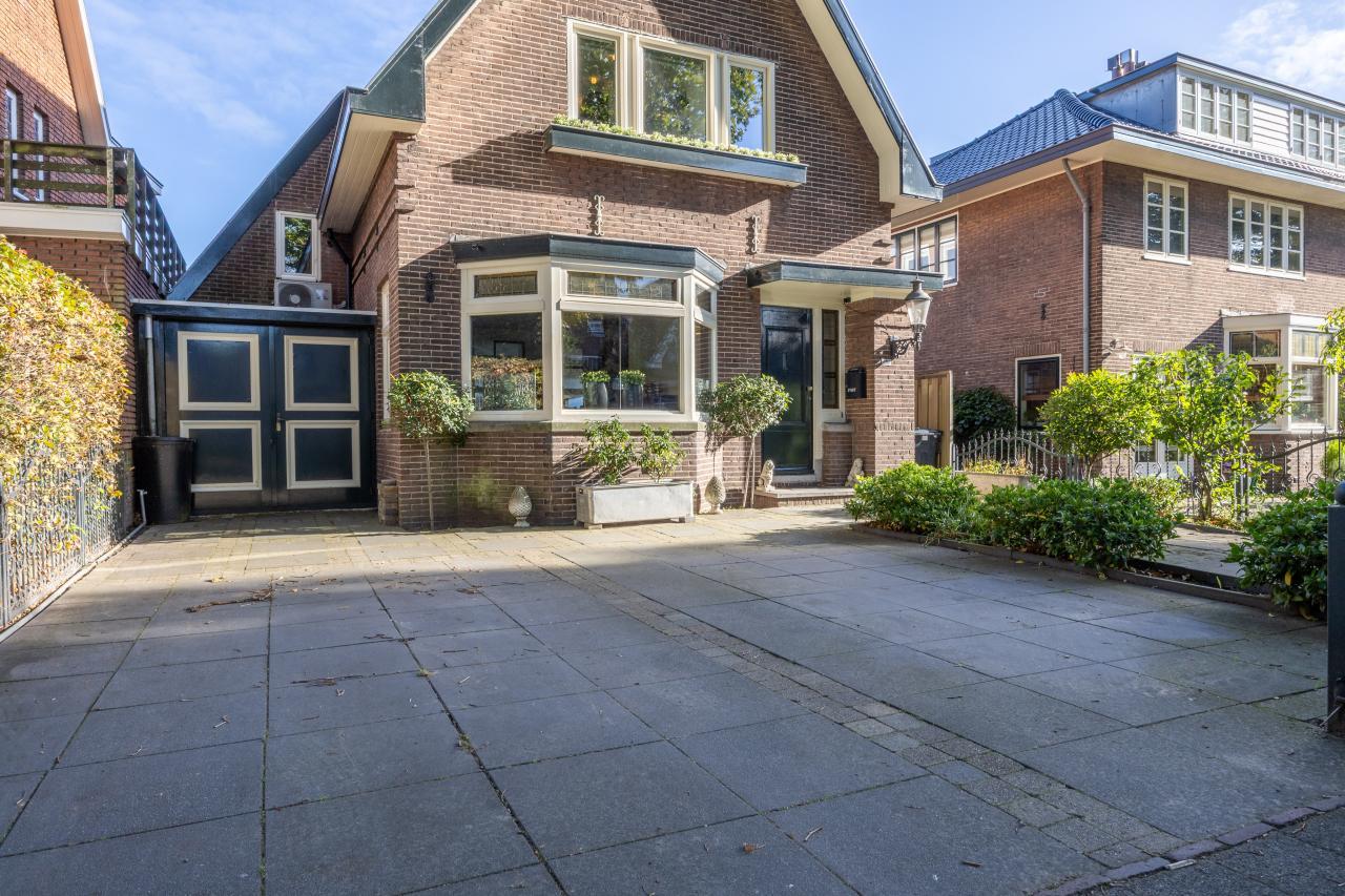 Vrijstaande villa met tuin in Beverwijk - Afbeelding 2