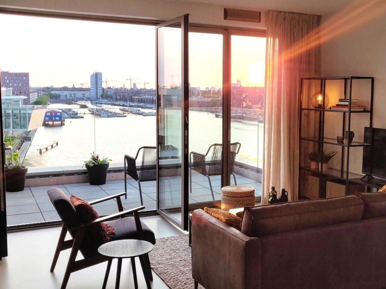 Waterfront Views on the 7th Floor - Image 5