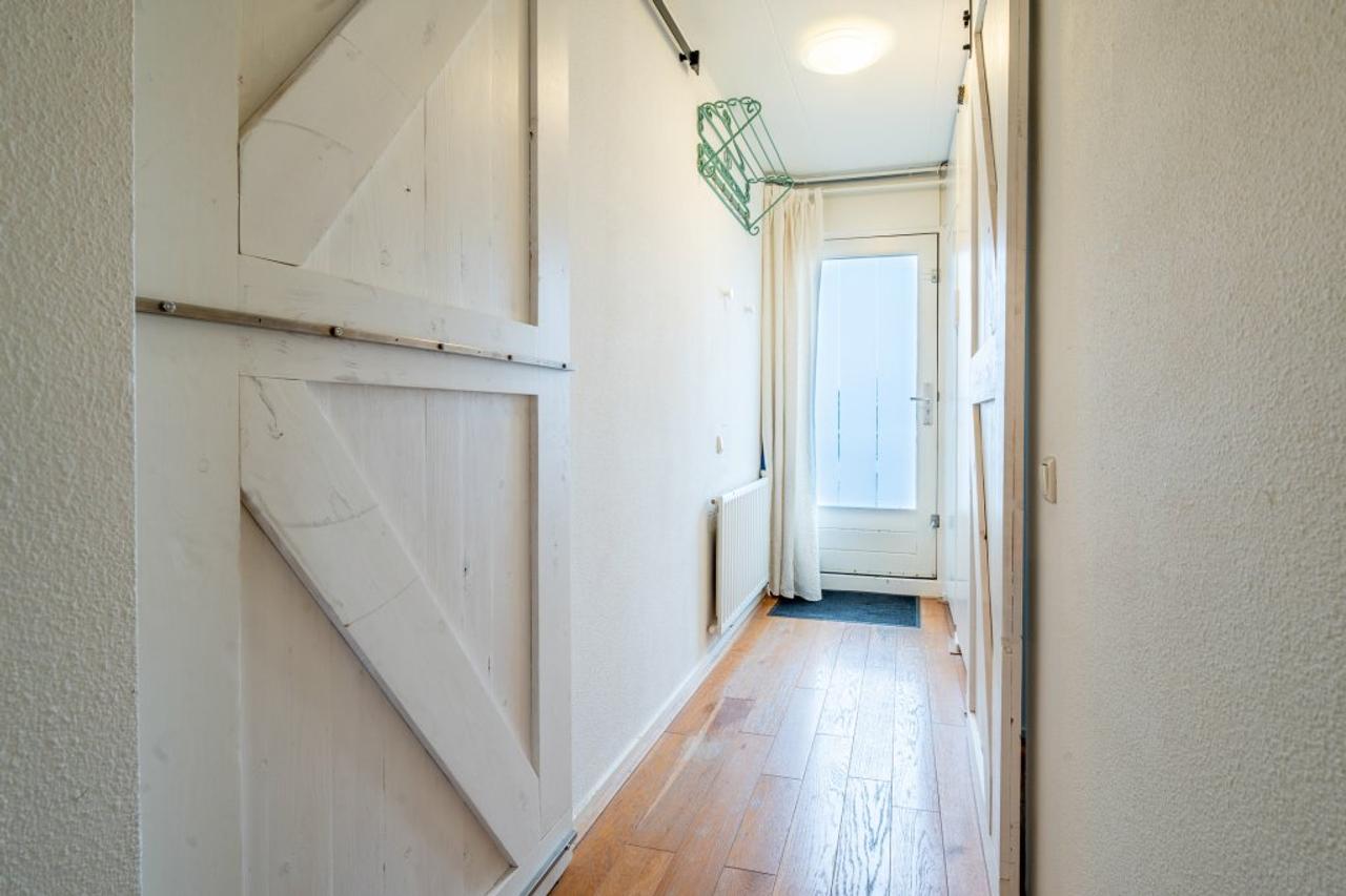 Furnished Apartment with Balcony in City Center - Image 6