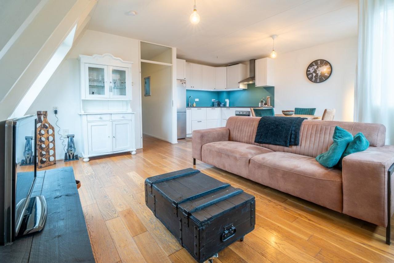 Furnished Apartment with Balcony in City Center - Image 9