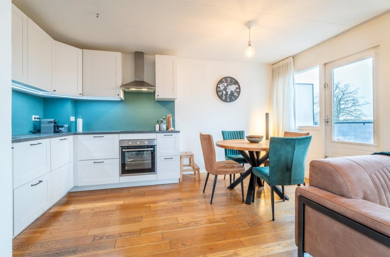 Furnished Apartment with Balcony in City Center - Image 10