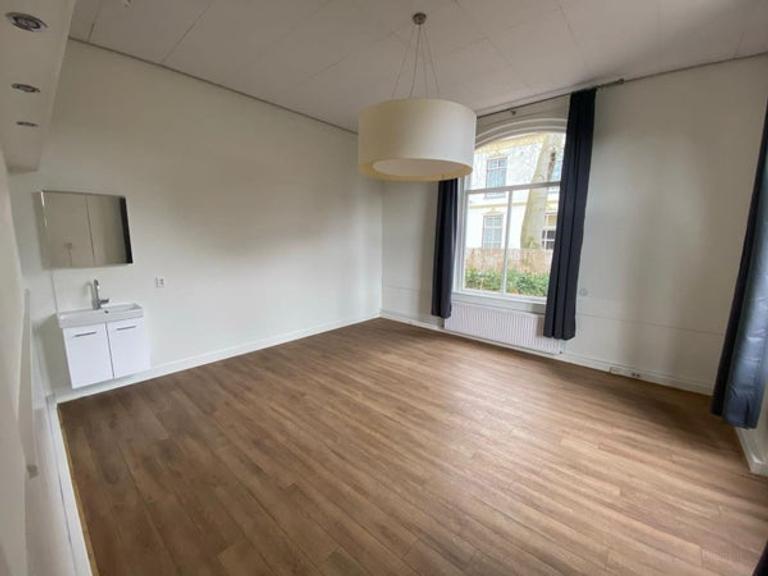 Lichte kamer van 25 m² in hartje Apeldoorn - Afbeelding 3