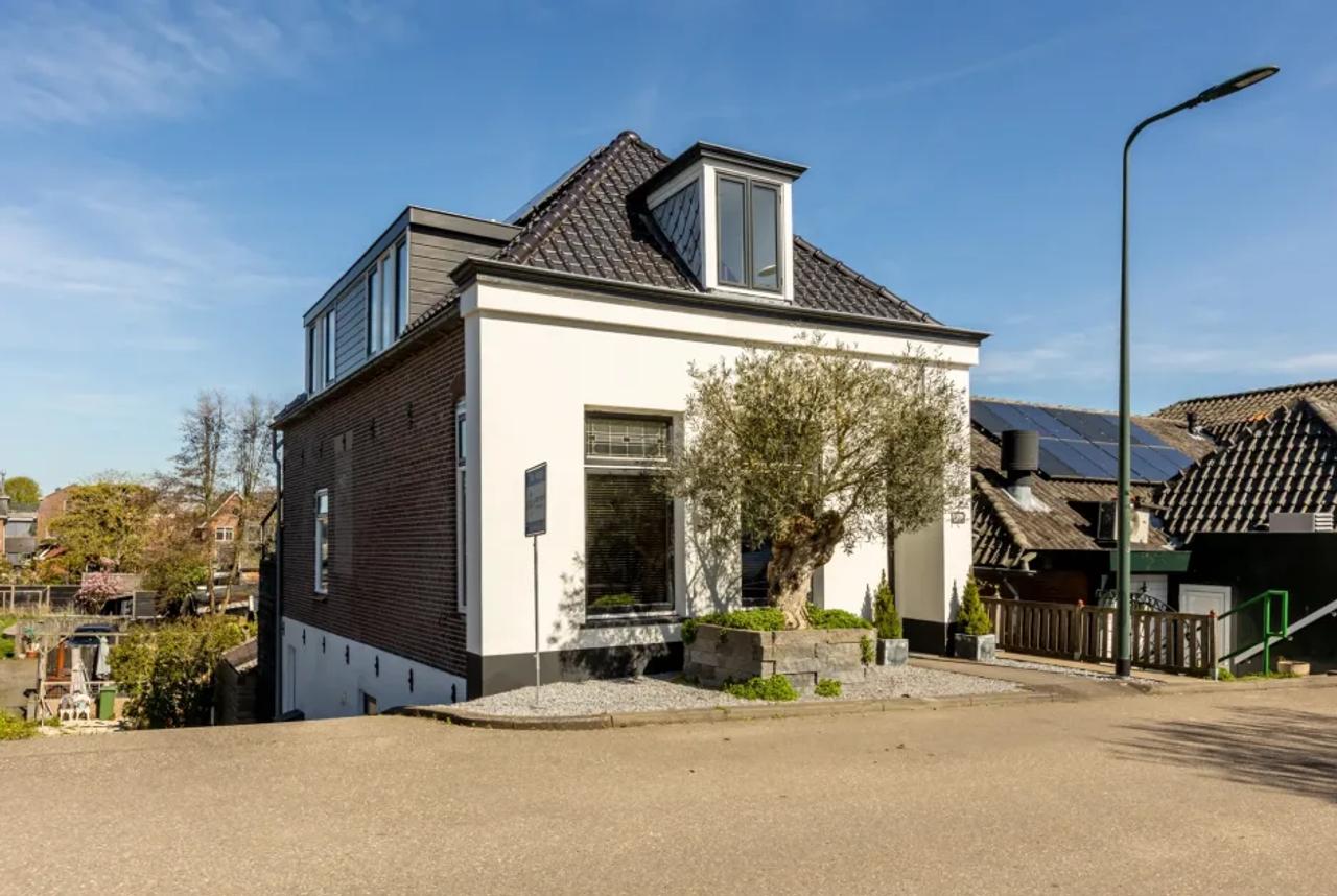 Vrijstaand wonen aan de Lekdijk met dakterras - Afbeelding 1