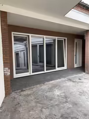 Gasloos appartement met patio in Maaswaard