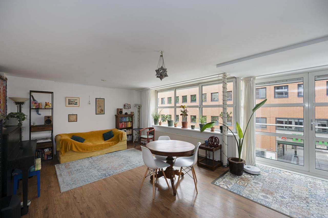 Gemeubileerd 3-kamerappartement in De Pijp - Afbeelding 1