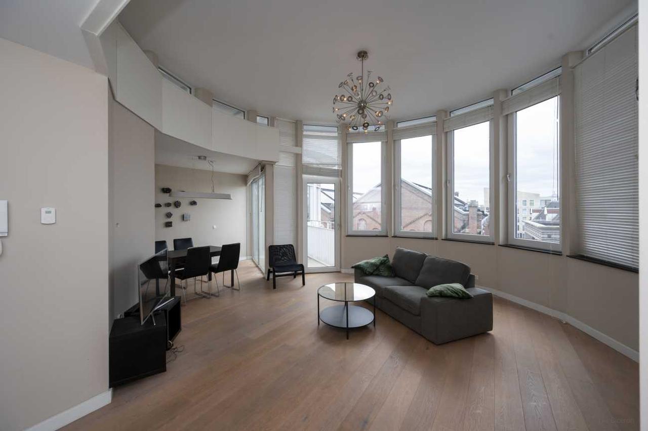 Licht 2-kamerappartement met balkon in Oostpoort - Afbeelding 1