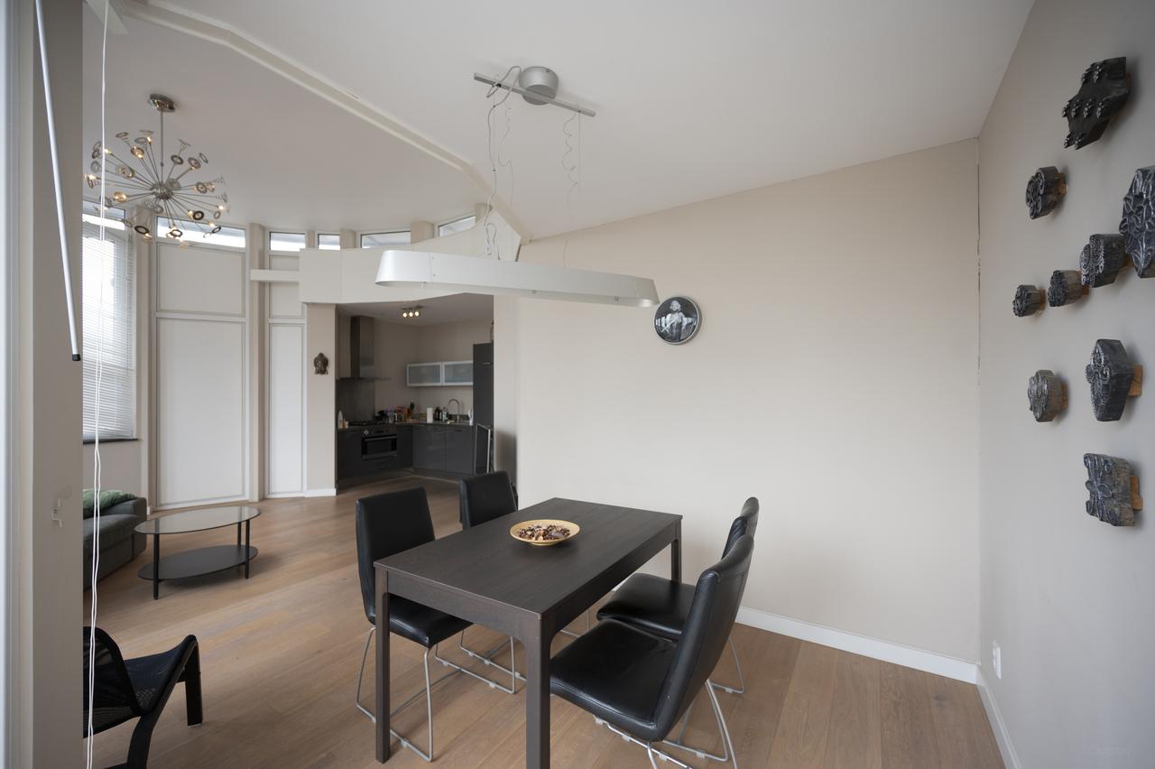 Licht 2-kamerappartement met balkon in Oostpoort - Afbeelding 2