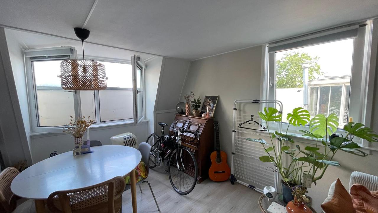 Apartment with Separate Bedroom in Zwolle - Image 5